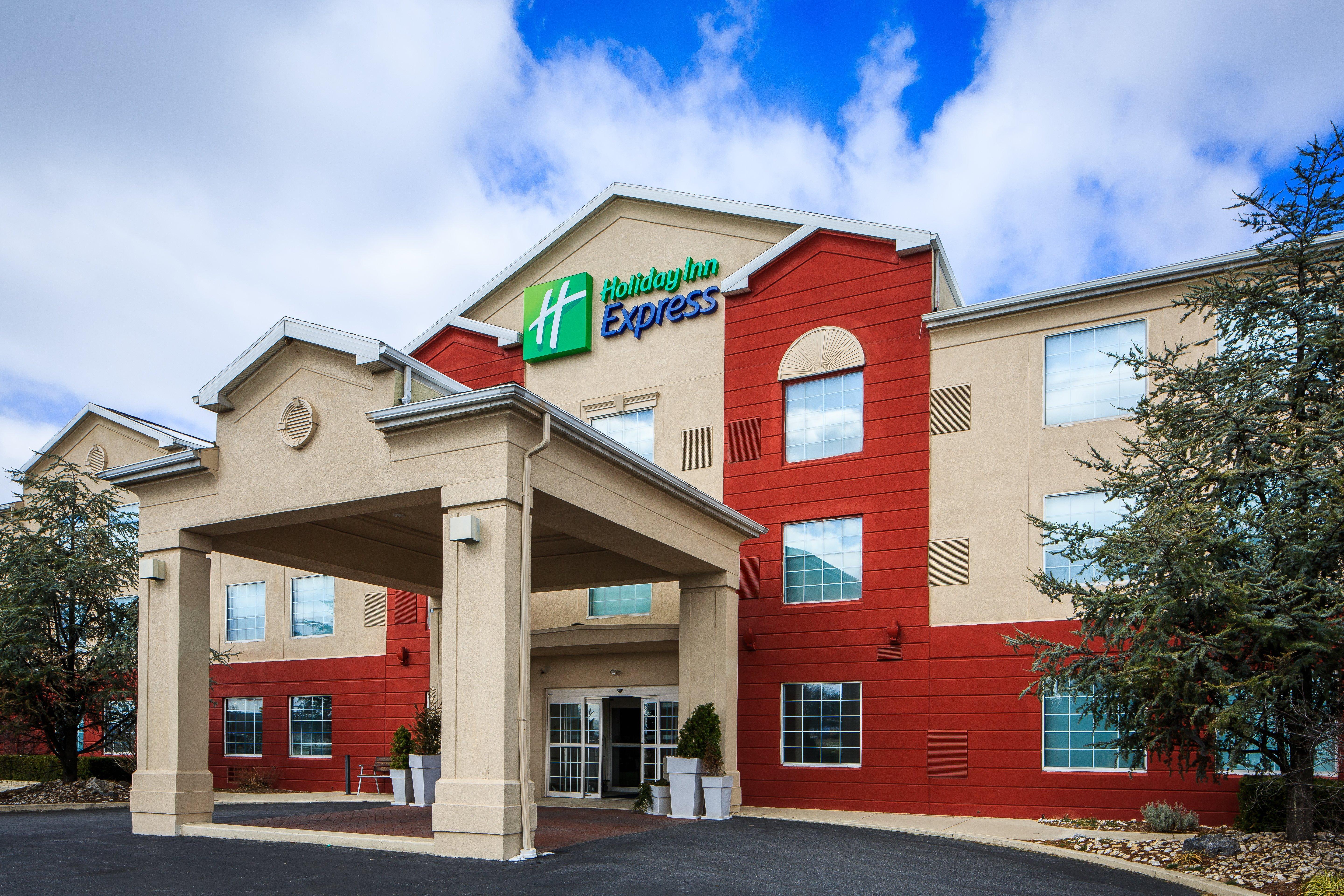 Holiday Inn Express Hotel & Suites Reading, An Ihg Hotel Exterior foto